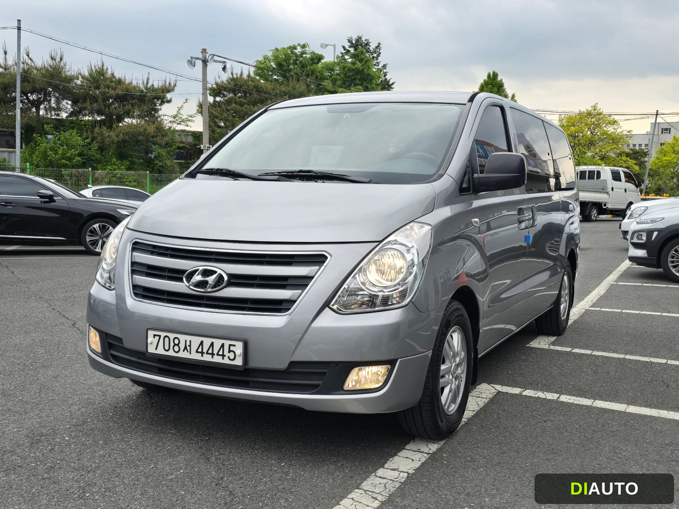 Hyundai Starex