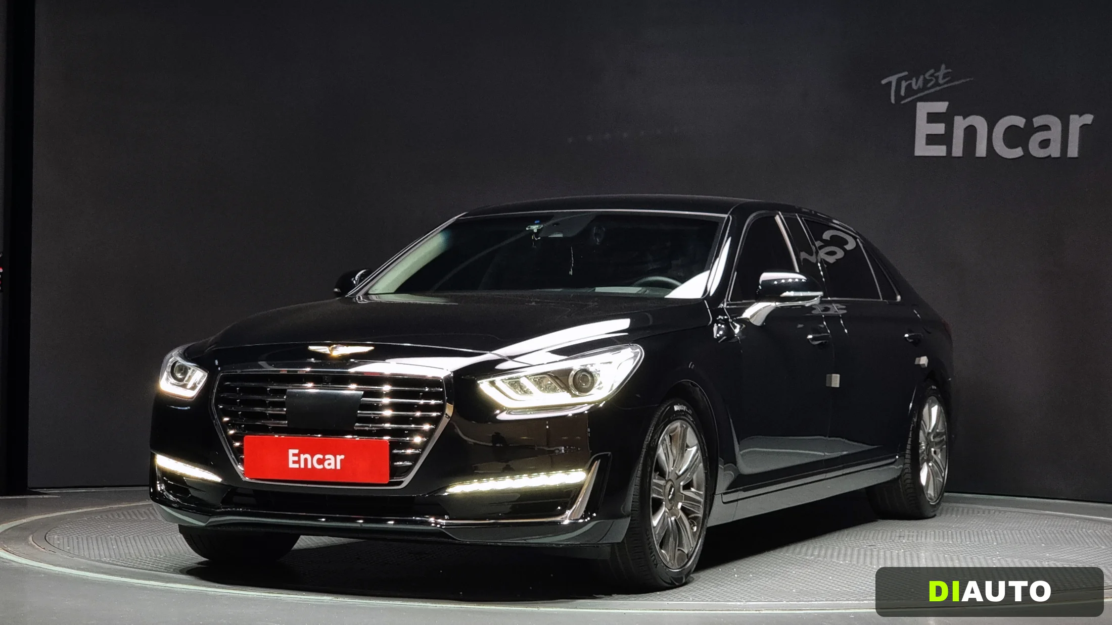 Genesis EQ900