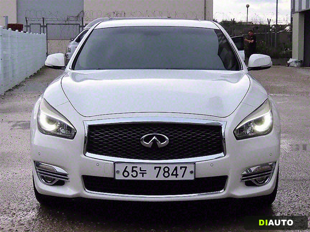 Infiniti Q70
