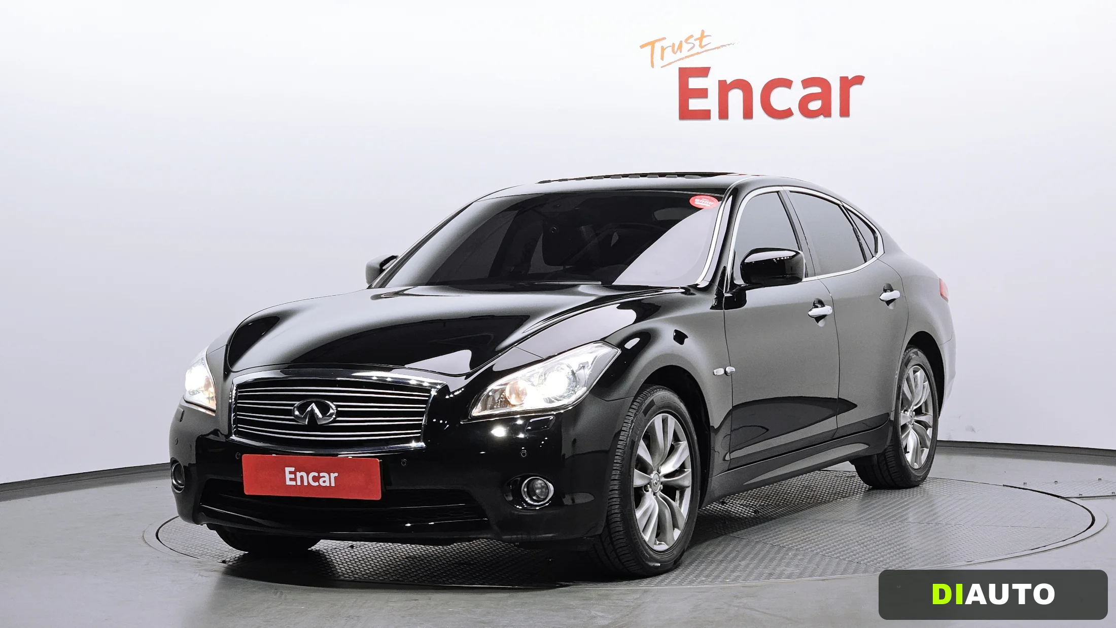 Infiniti M