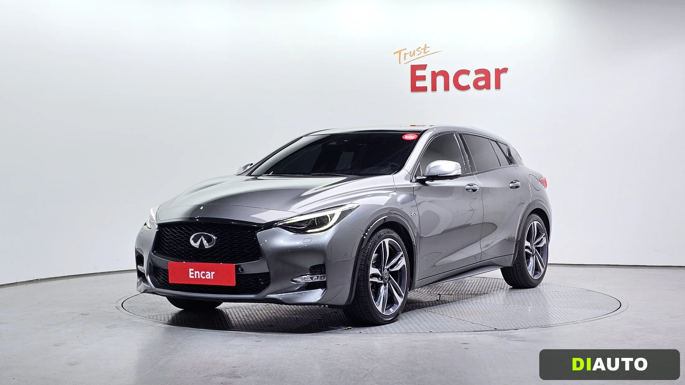 Infiniti Q30
