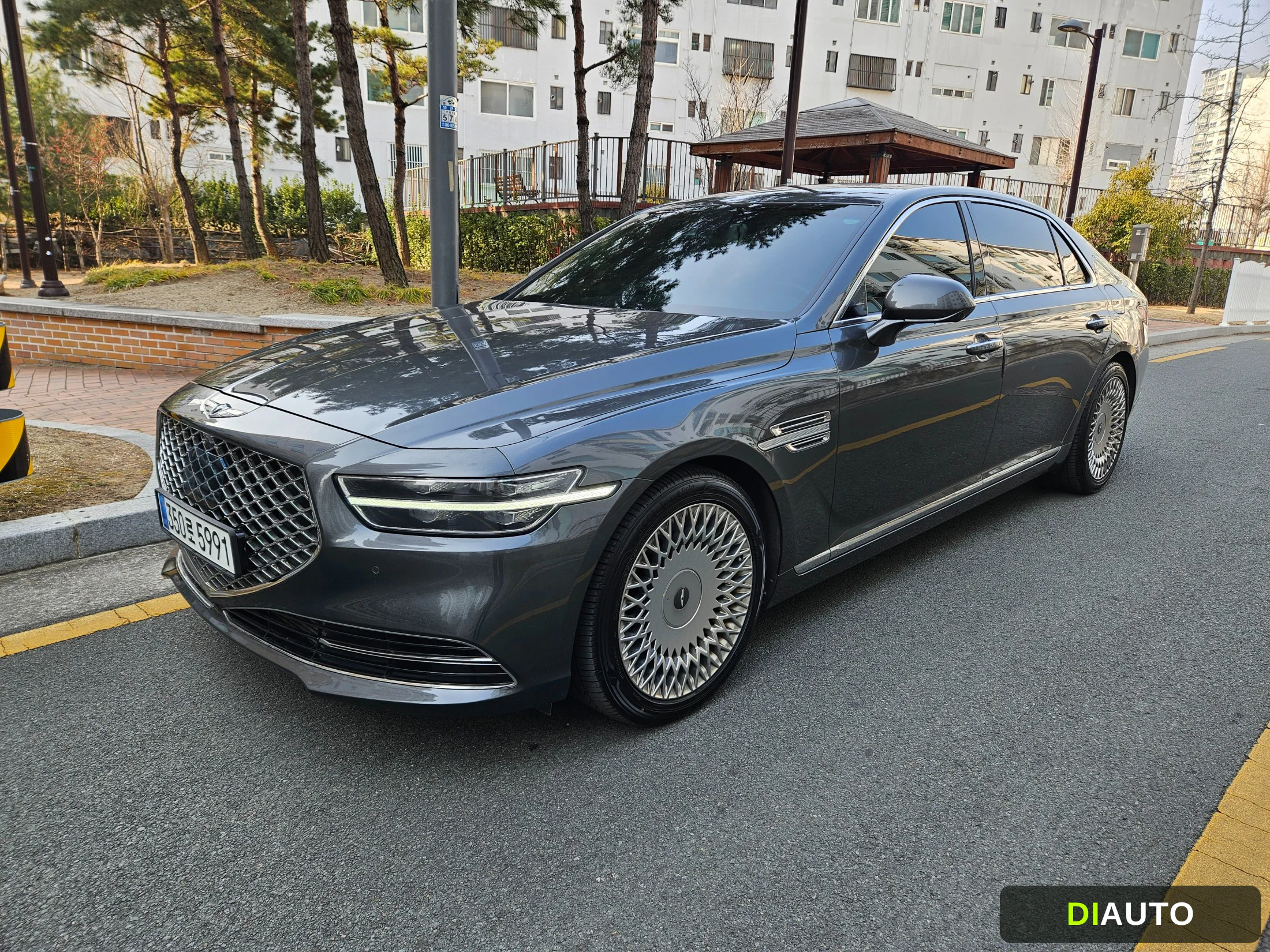Genesis G90
