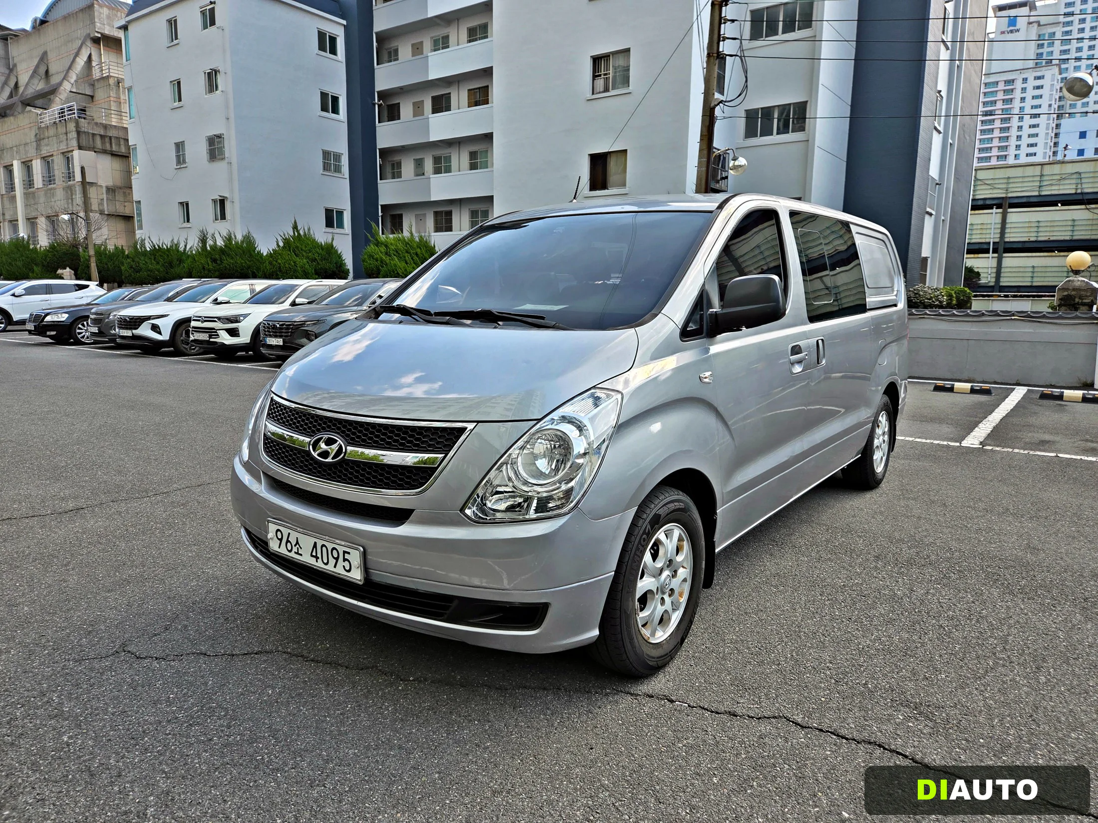 Hyundai Starex