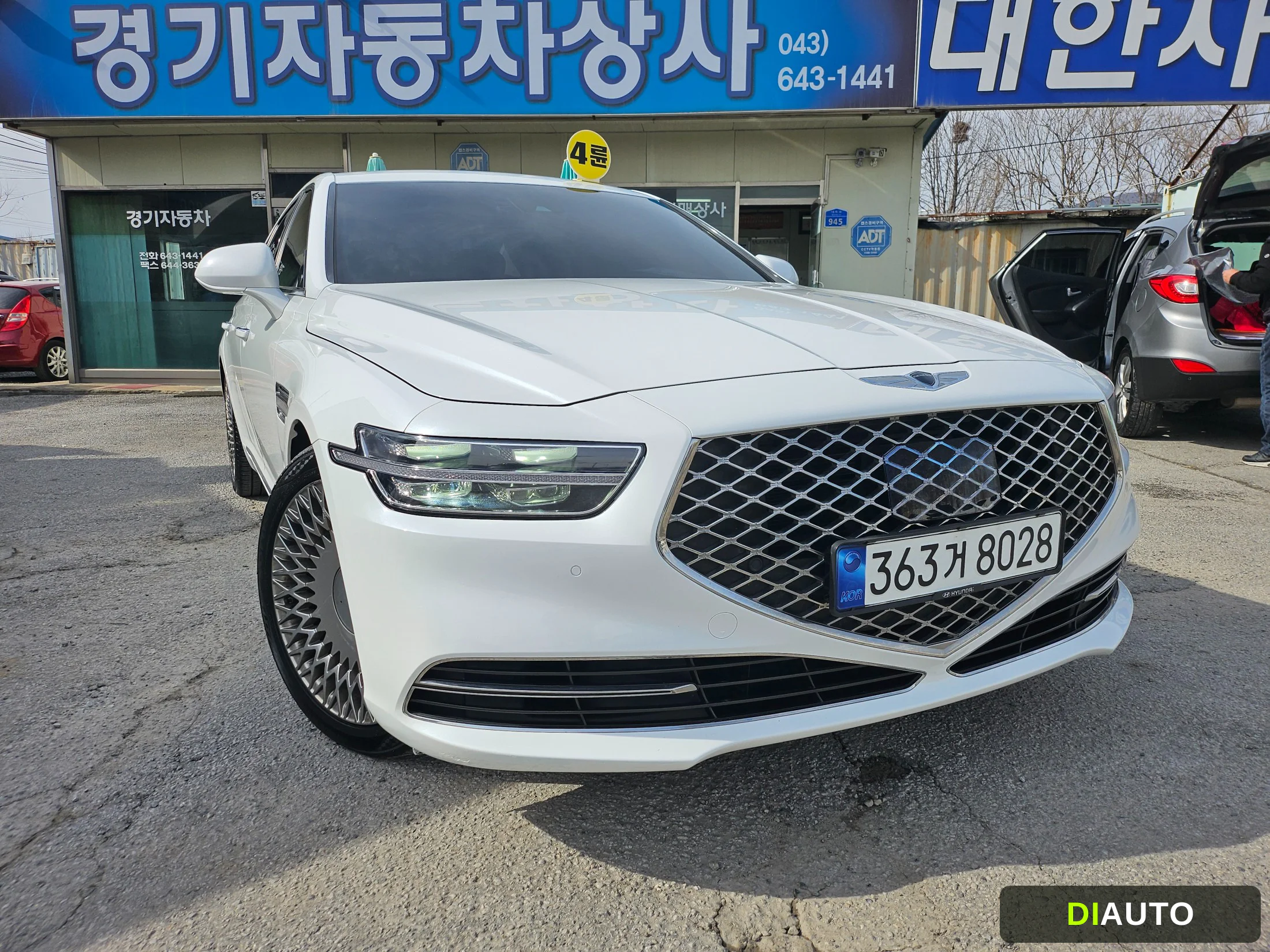 Genesis G90