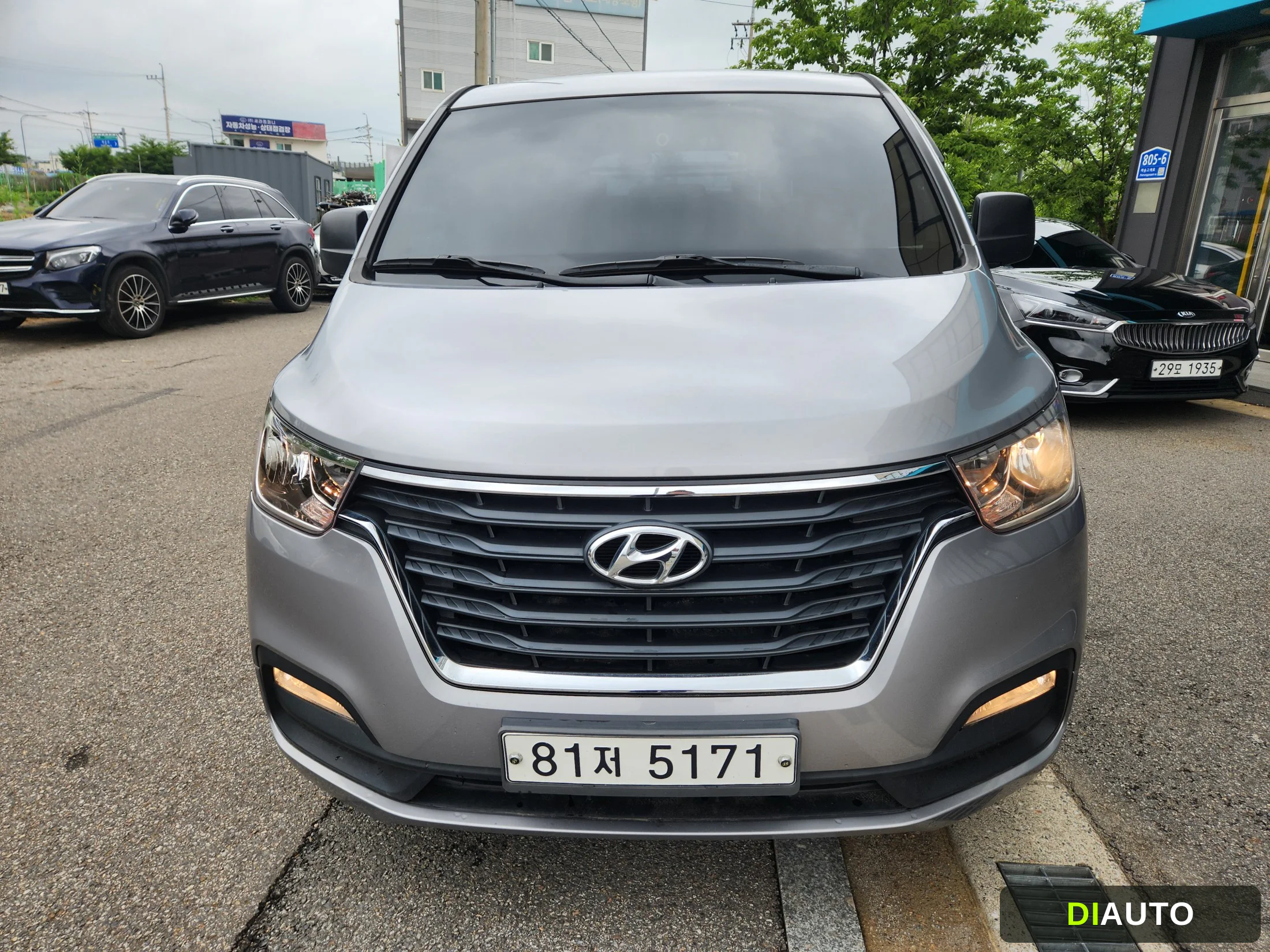 Hyundai Starex