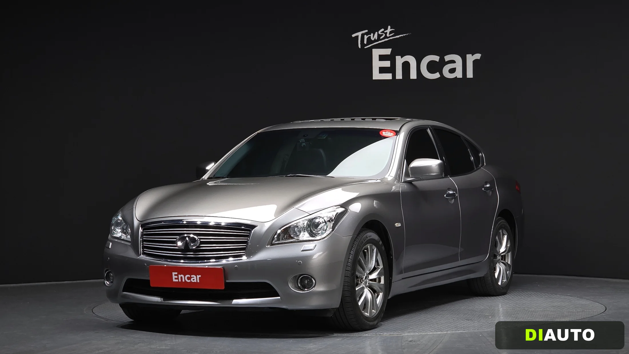 Infiniti M