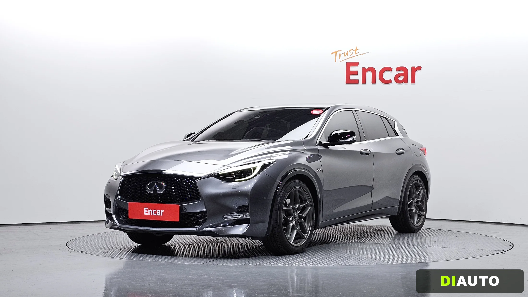 Infiniti Q30