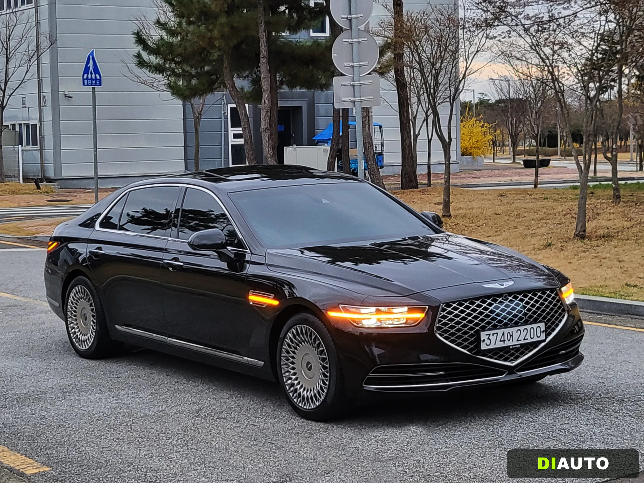 Genesis G90