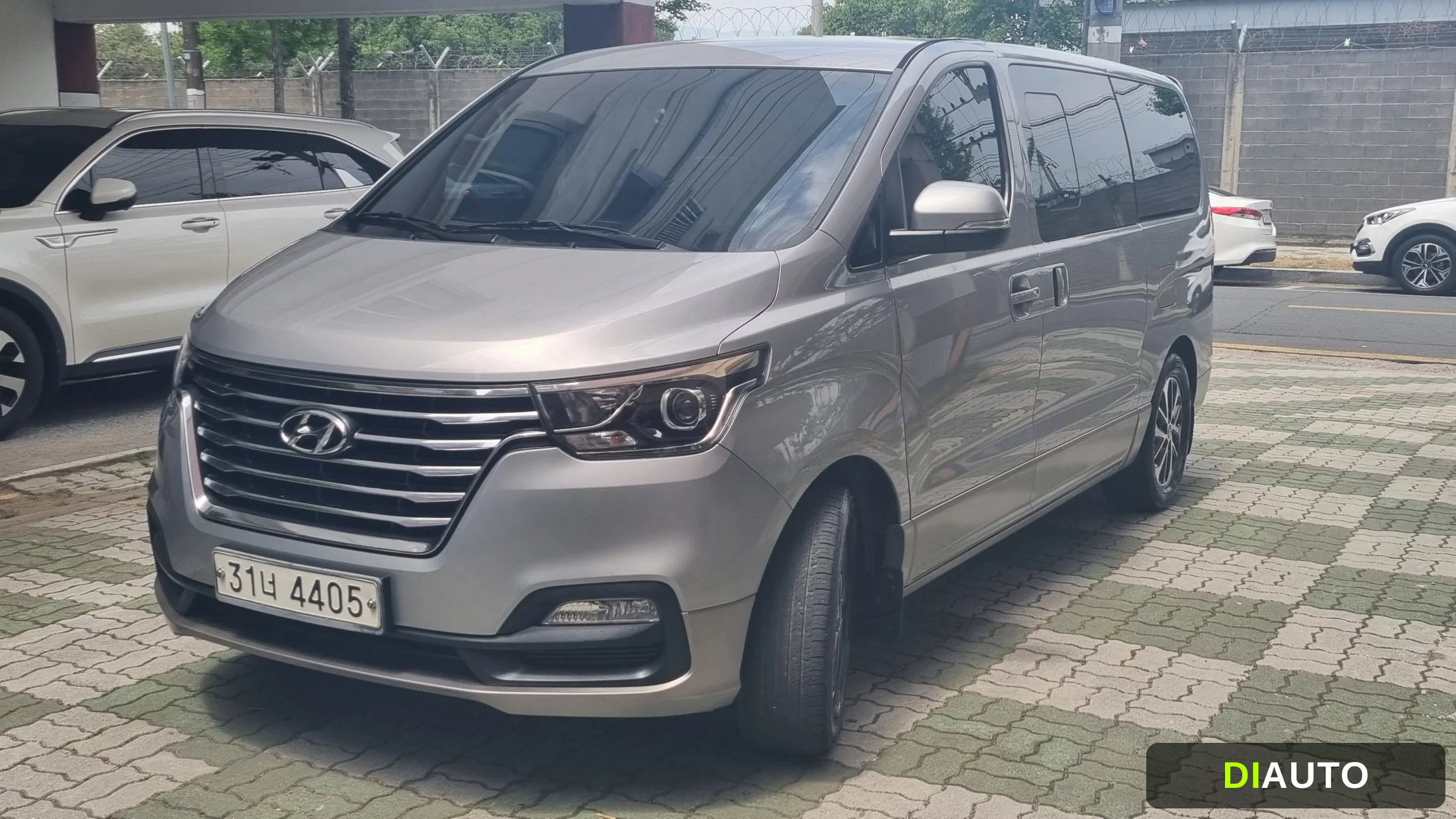 Hyundai Starex