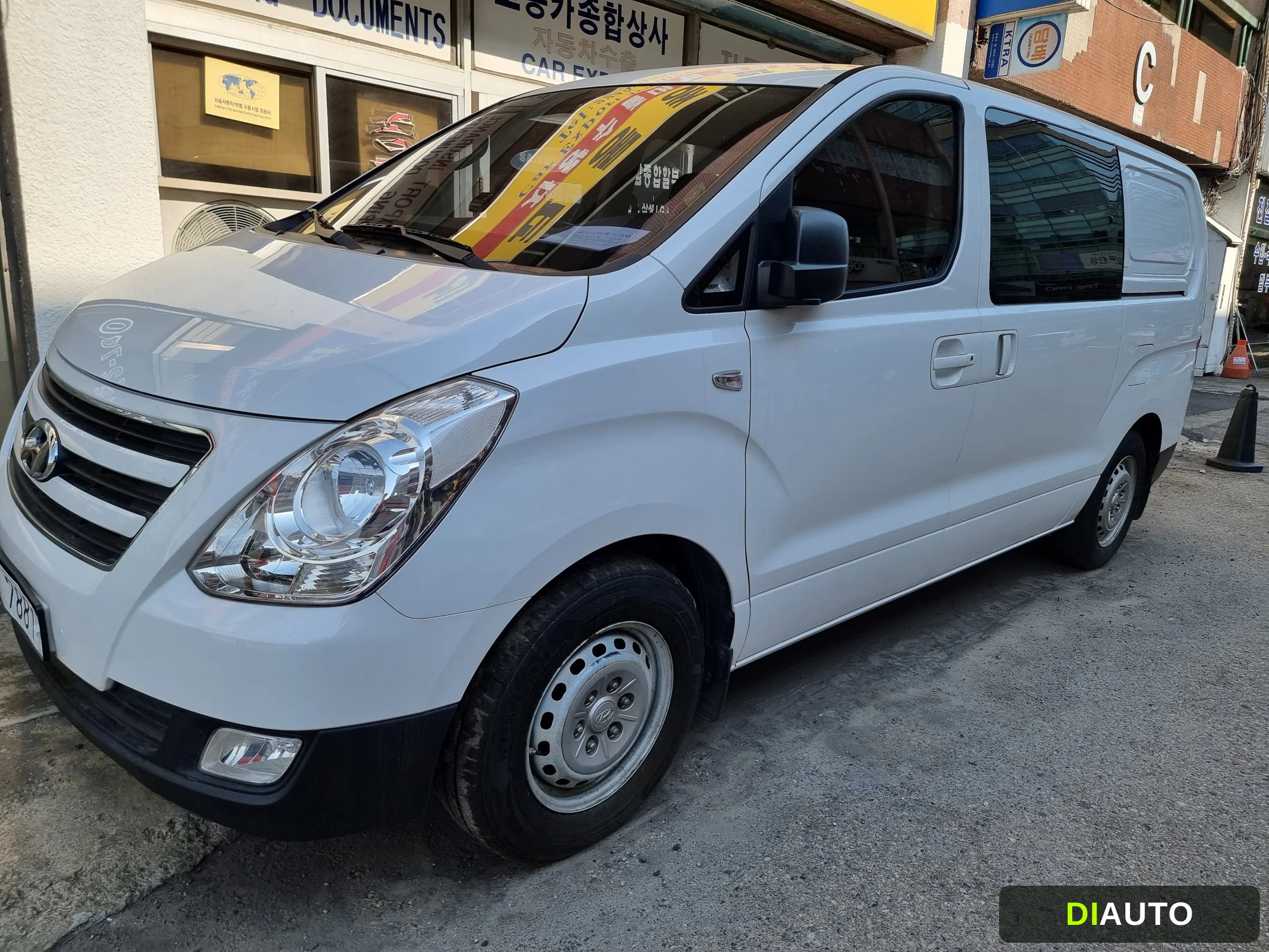 Hyundai Starex