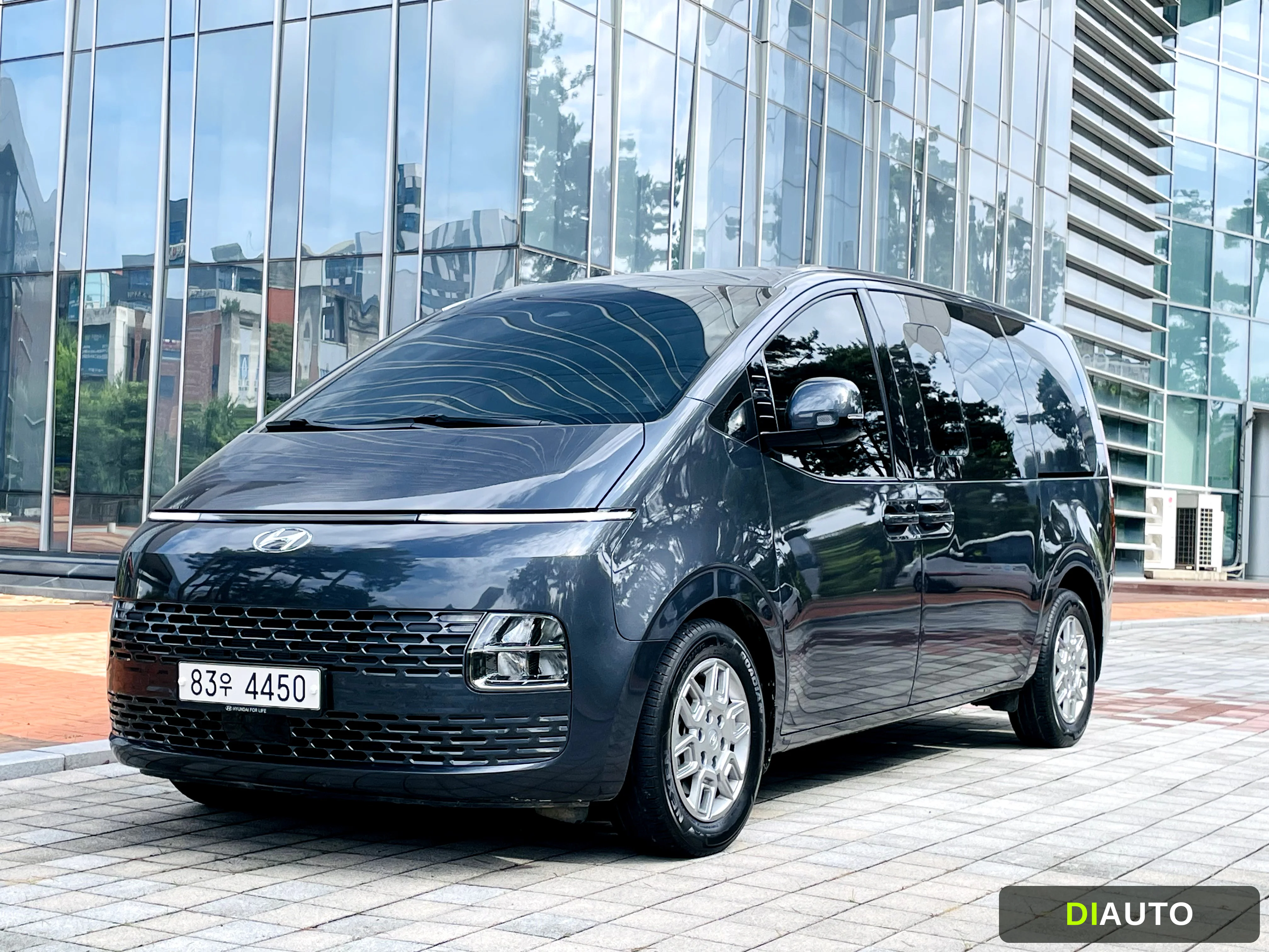 Hyundai Staria