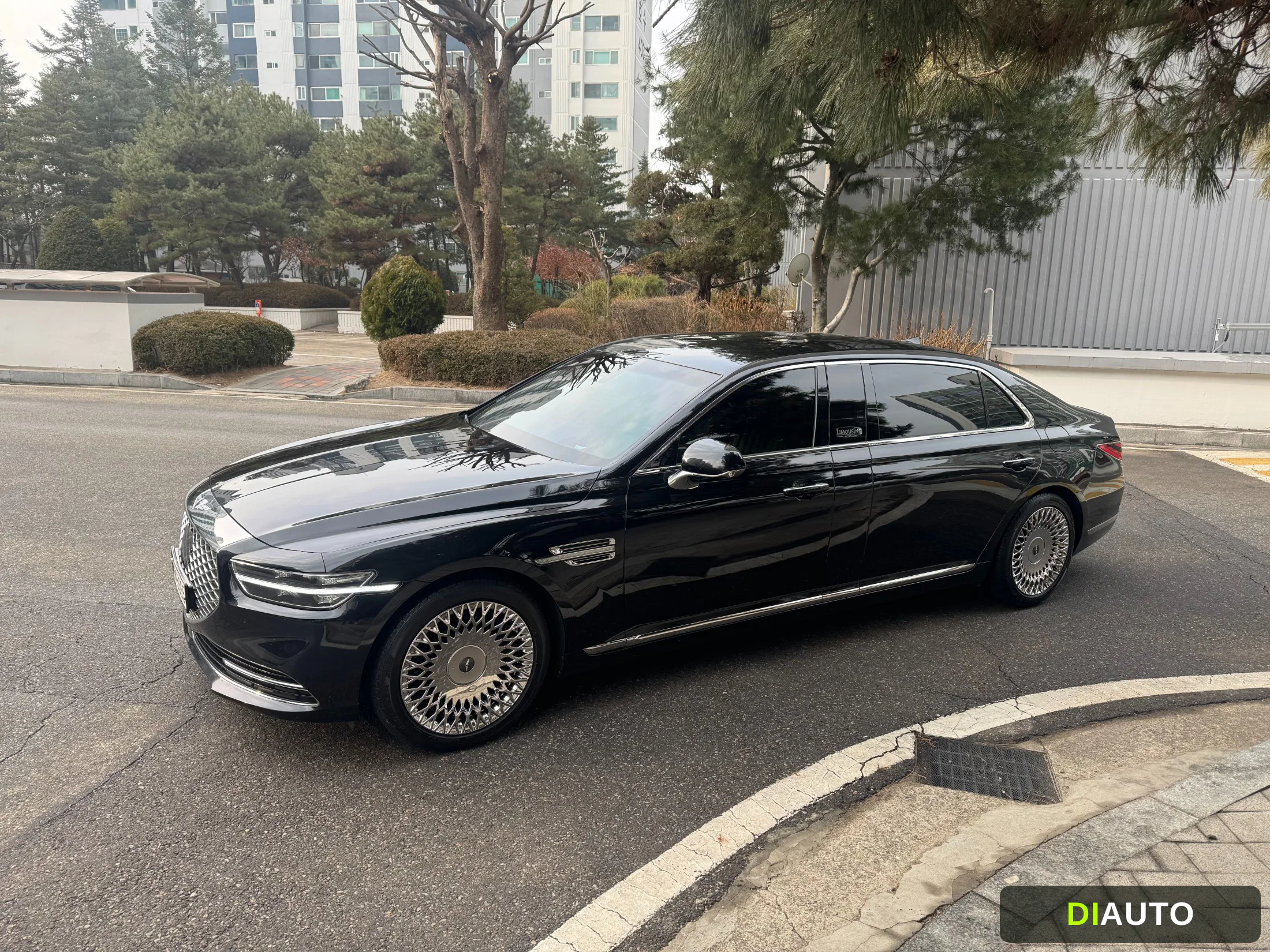 Genesis G90