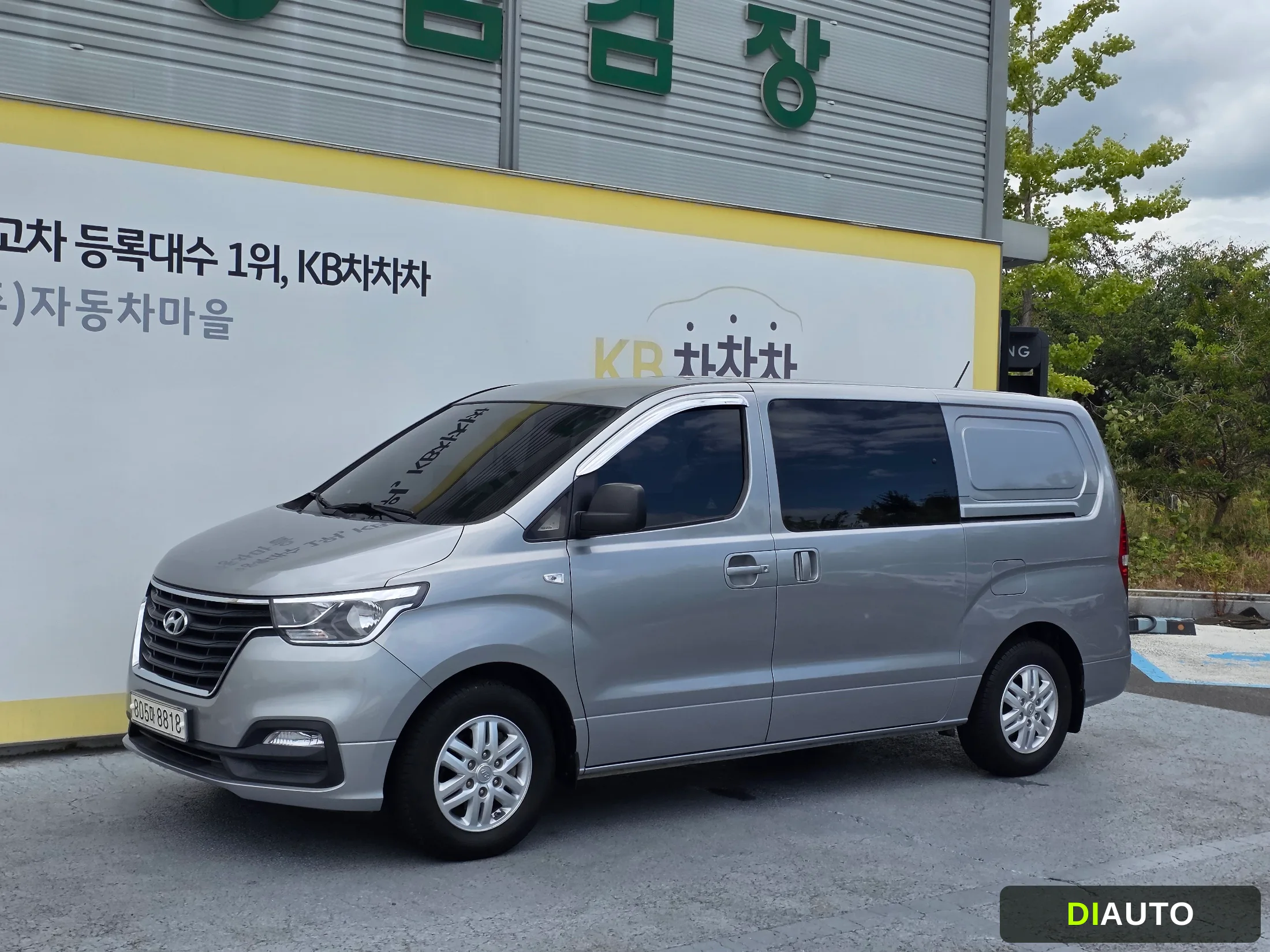 Hyundai Starex