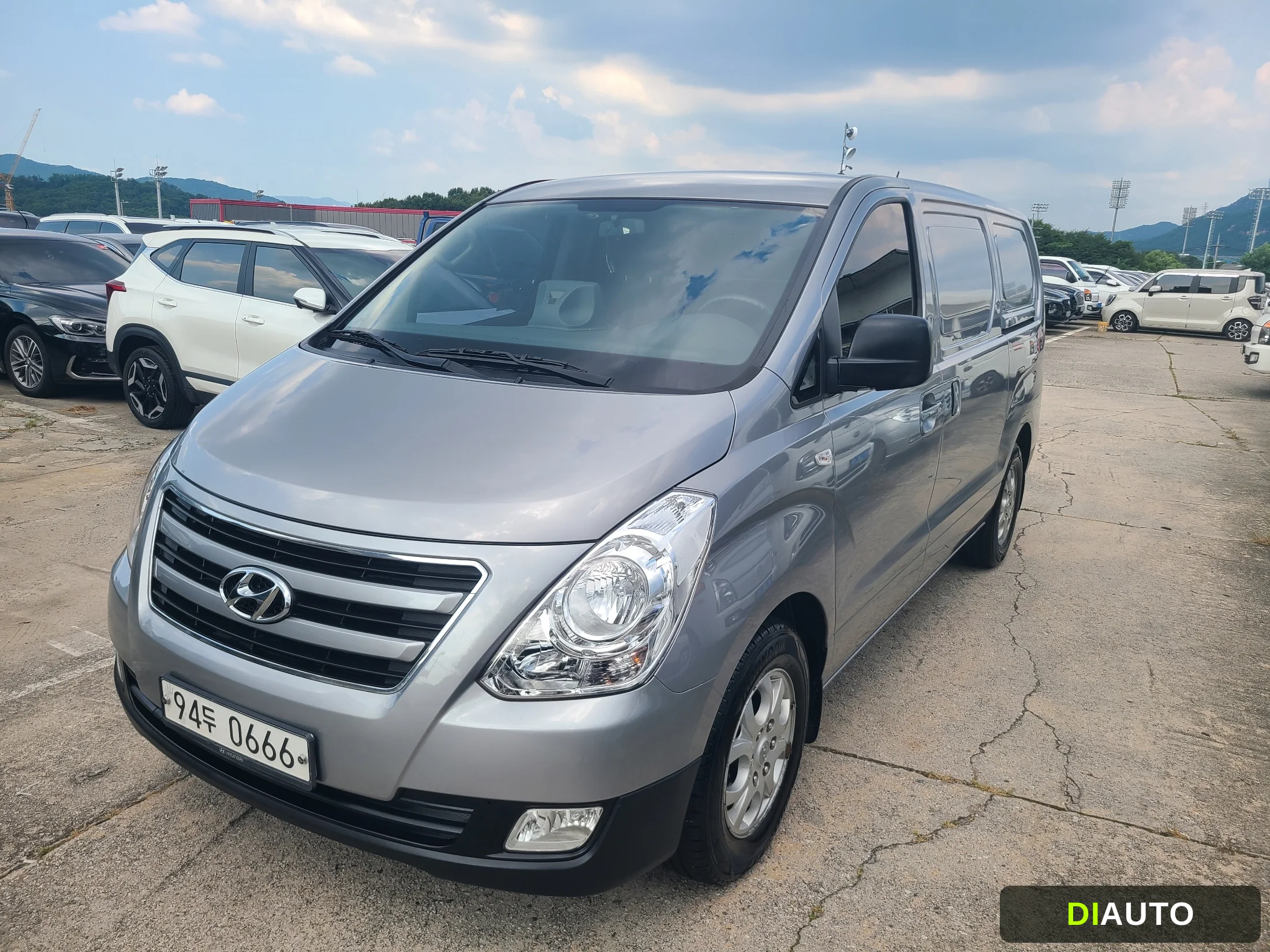 Hyundai Starex