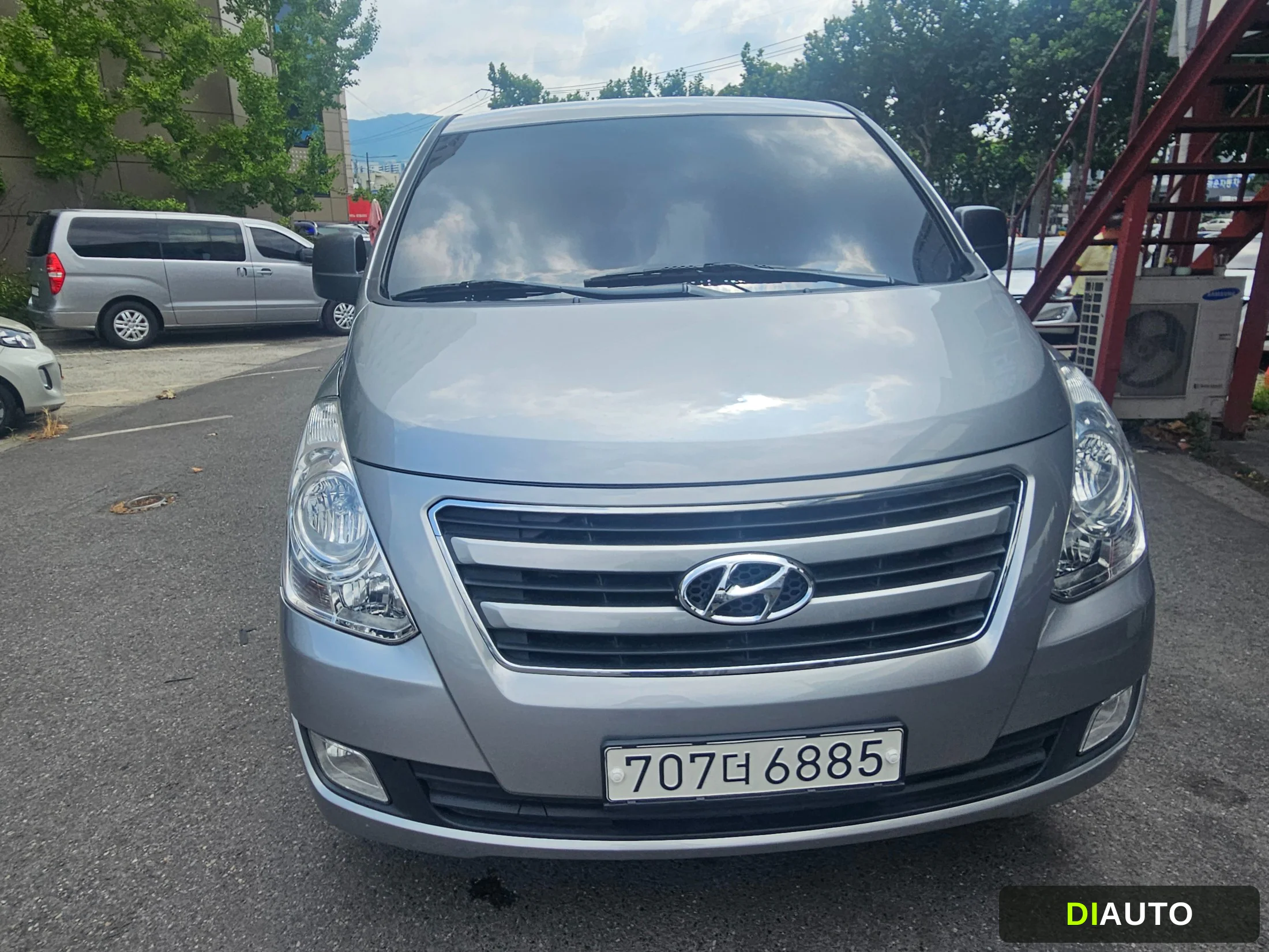 Hyundai Starex