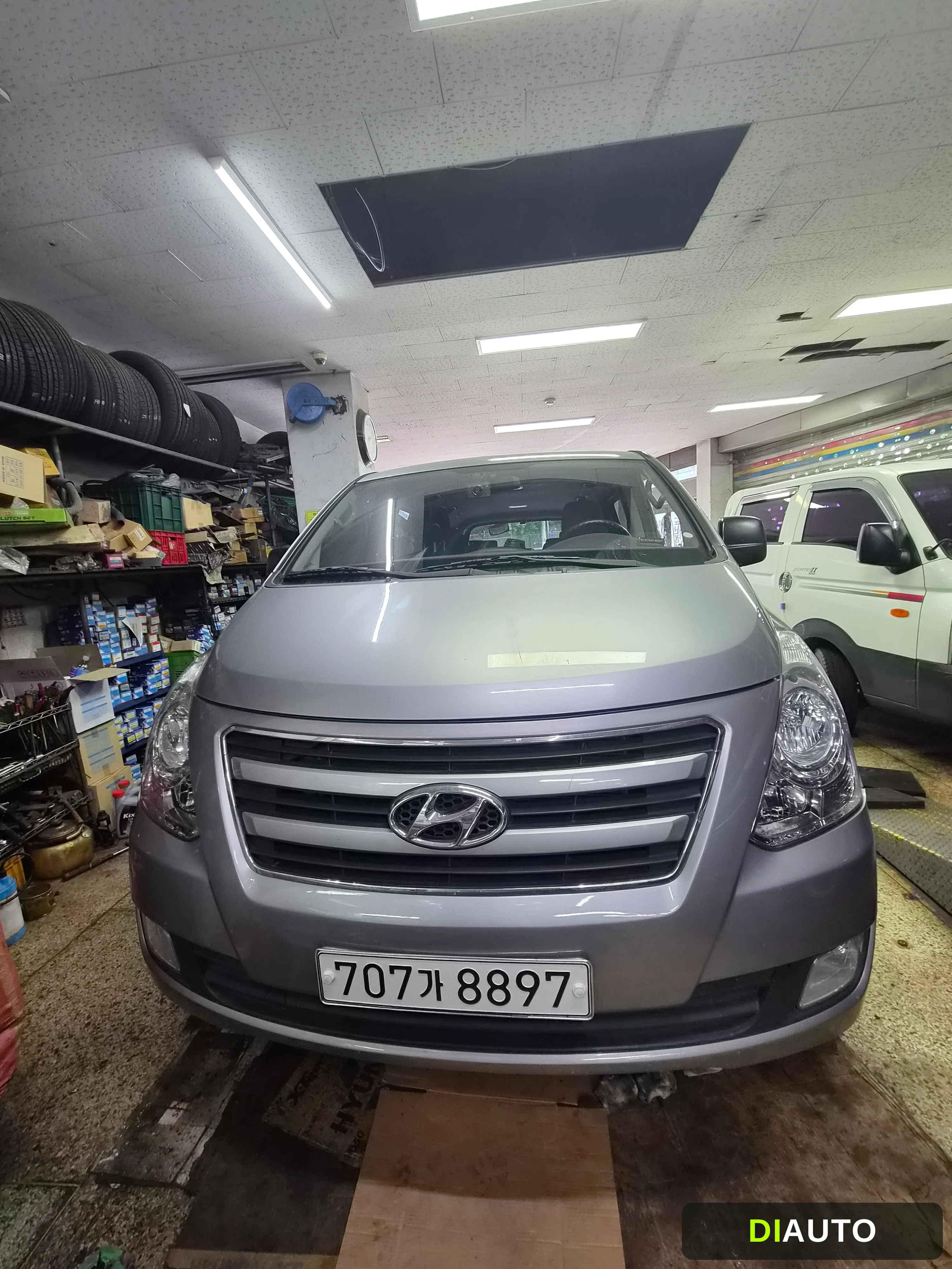 Hyundai Starex