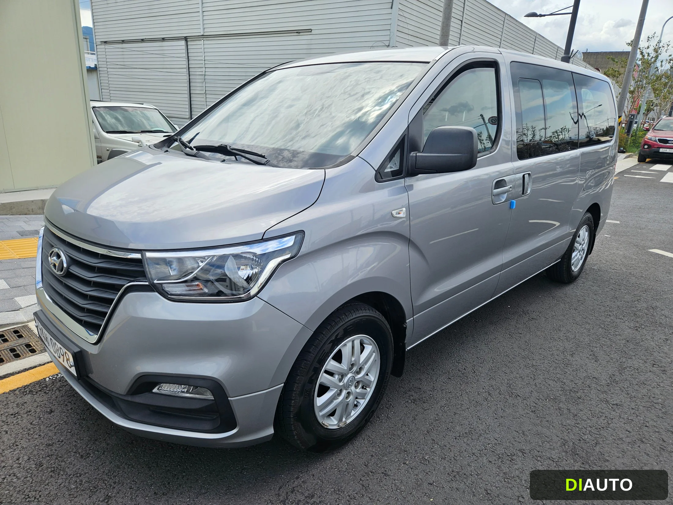 Hyundai Starex