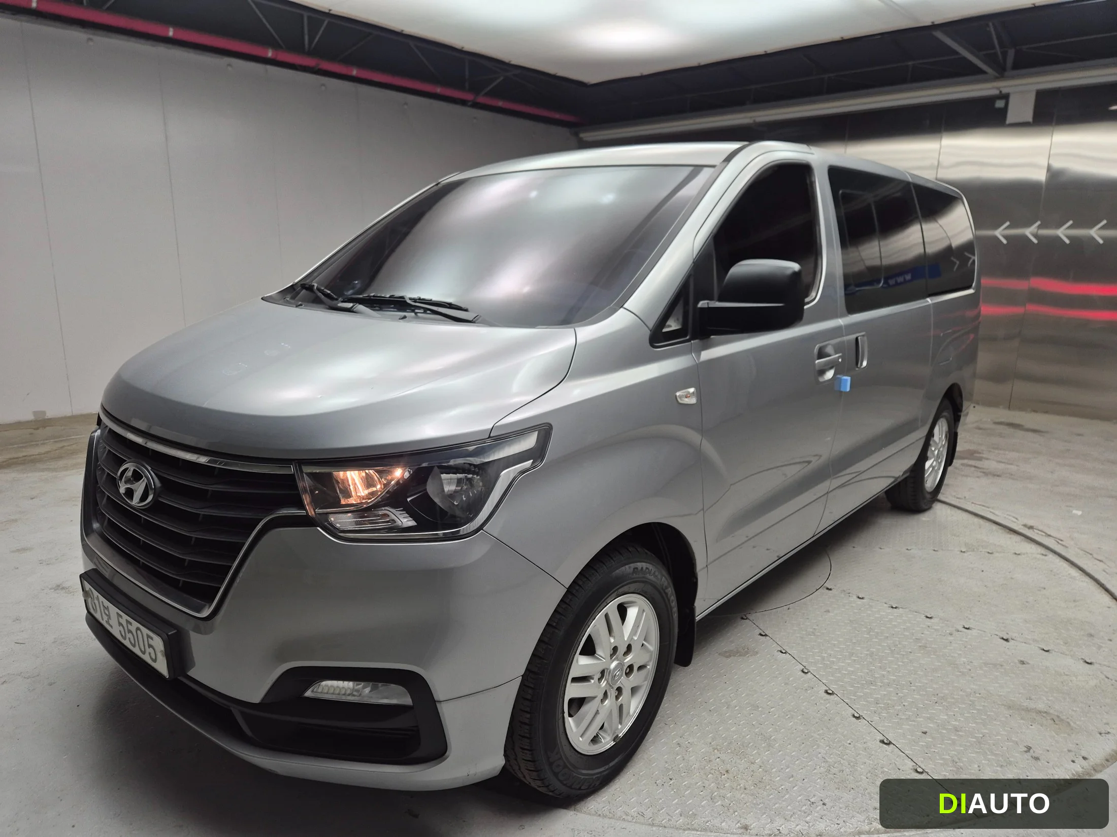 Hyundai Starex