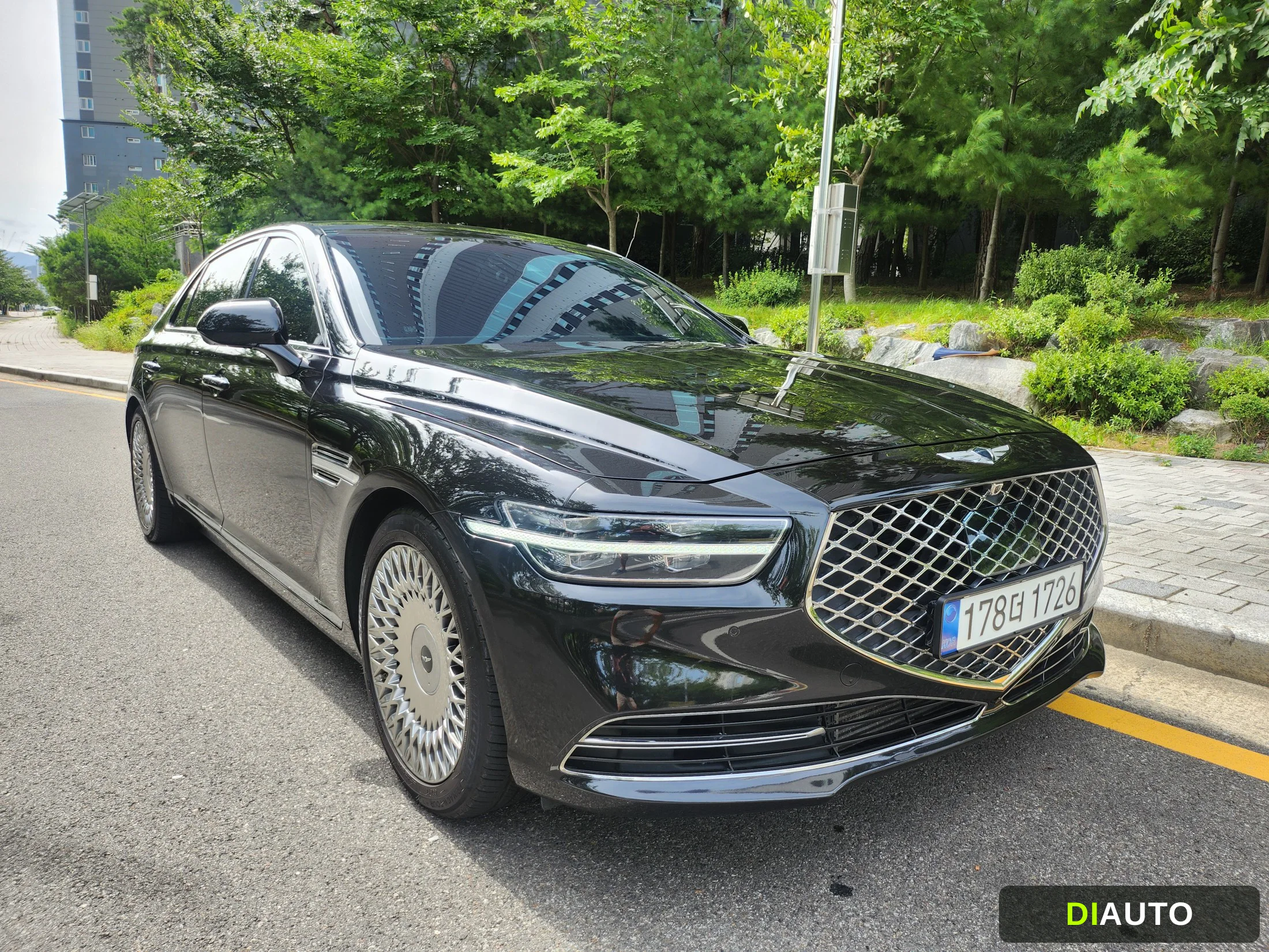 Genesis G90