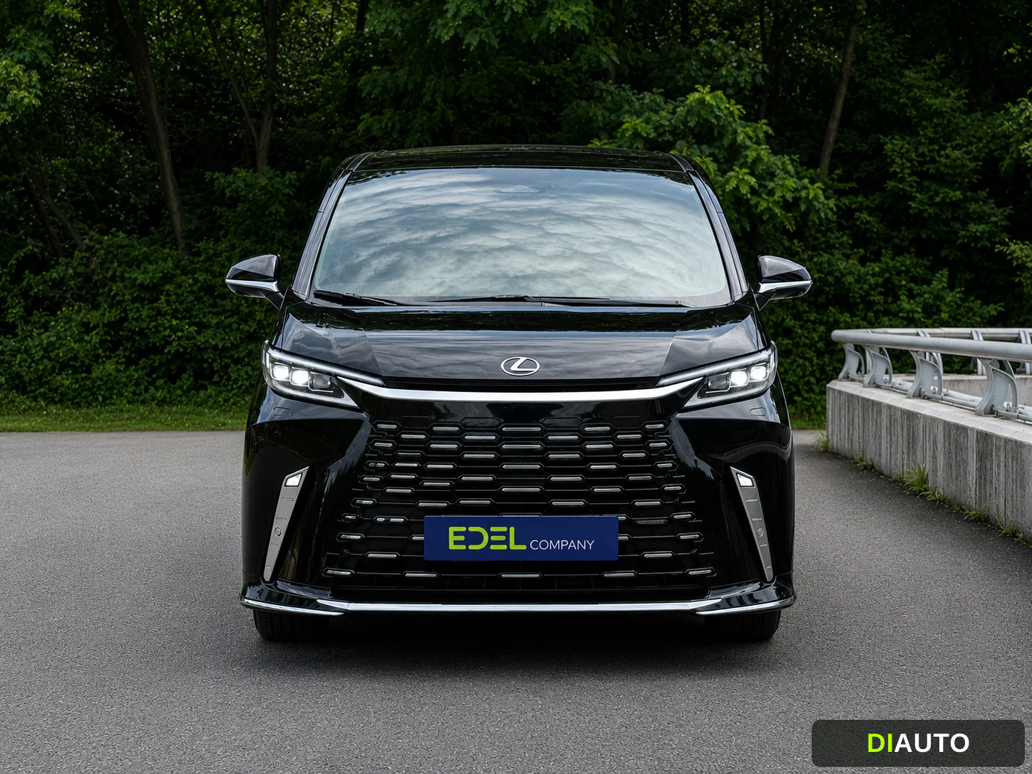 Lexus LM