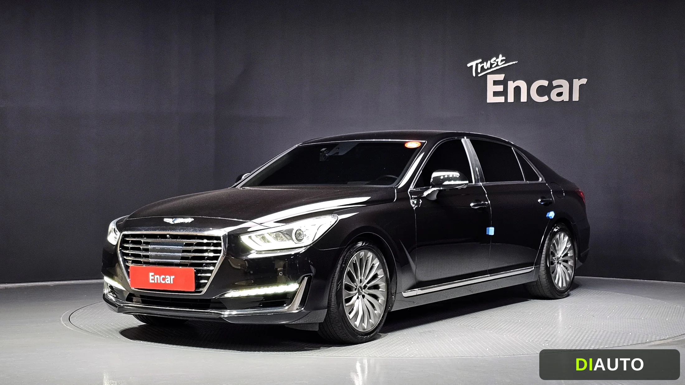 Genesis EQ900