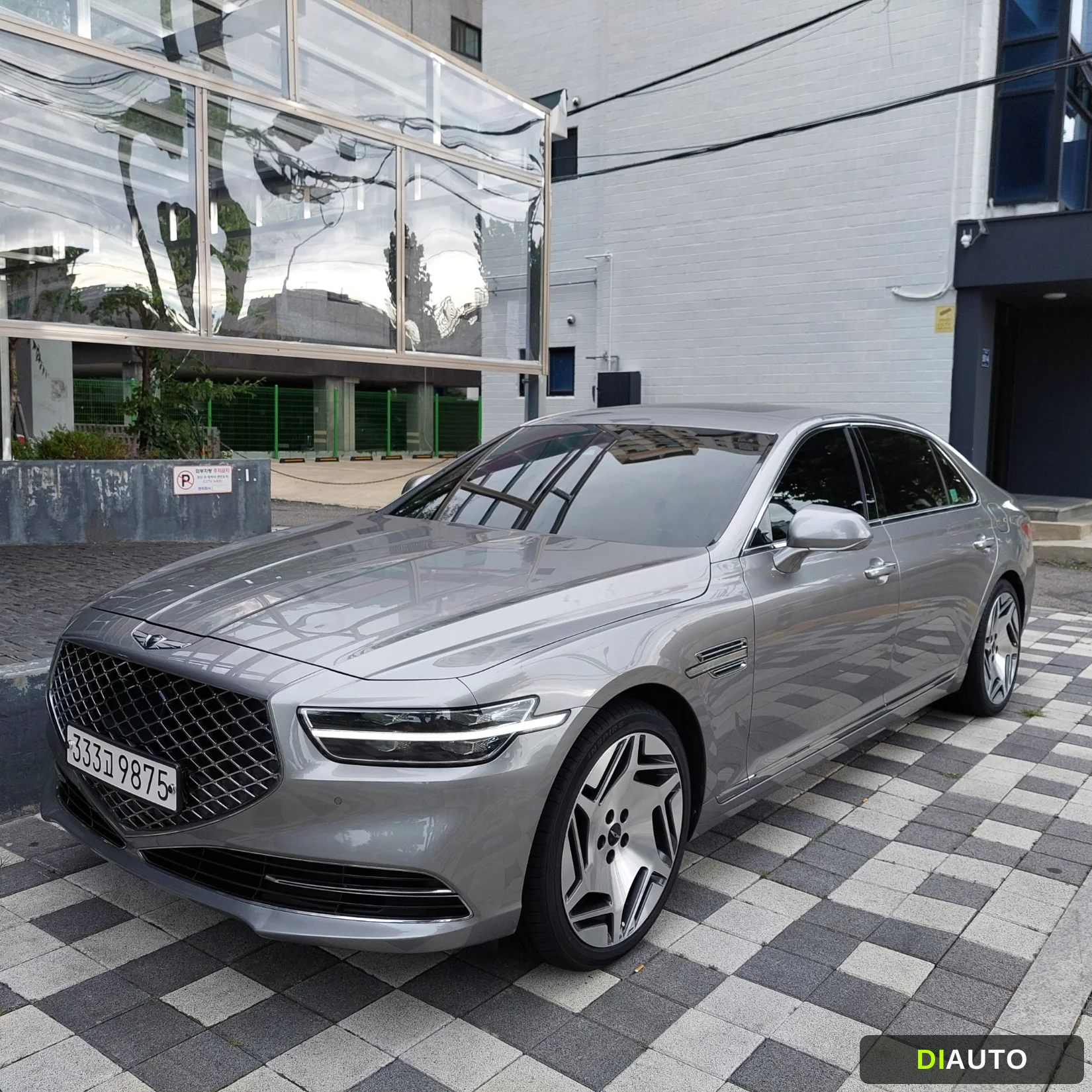 Genesis G90