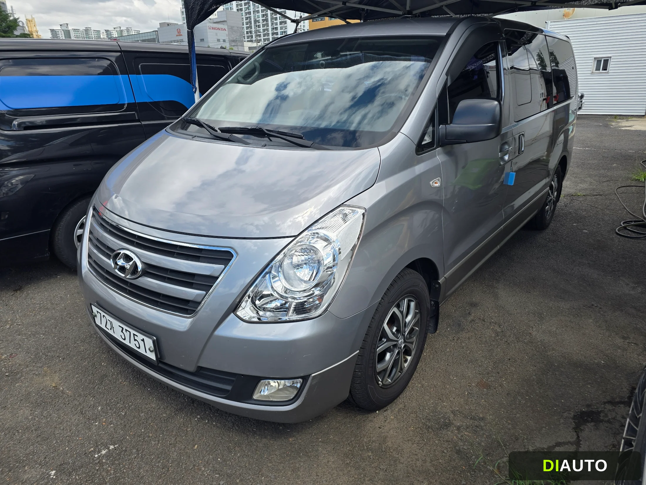 Hyundai Starex