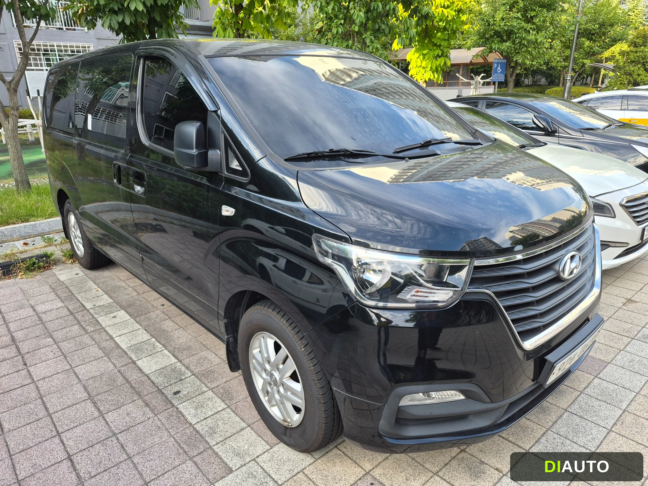 Hyundai Starex