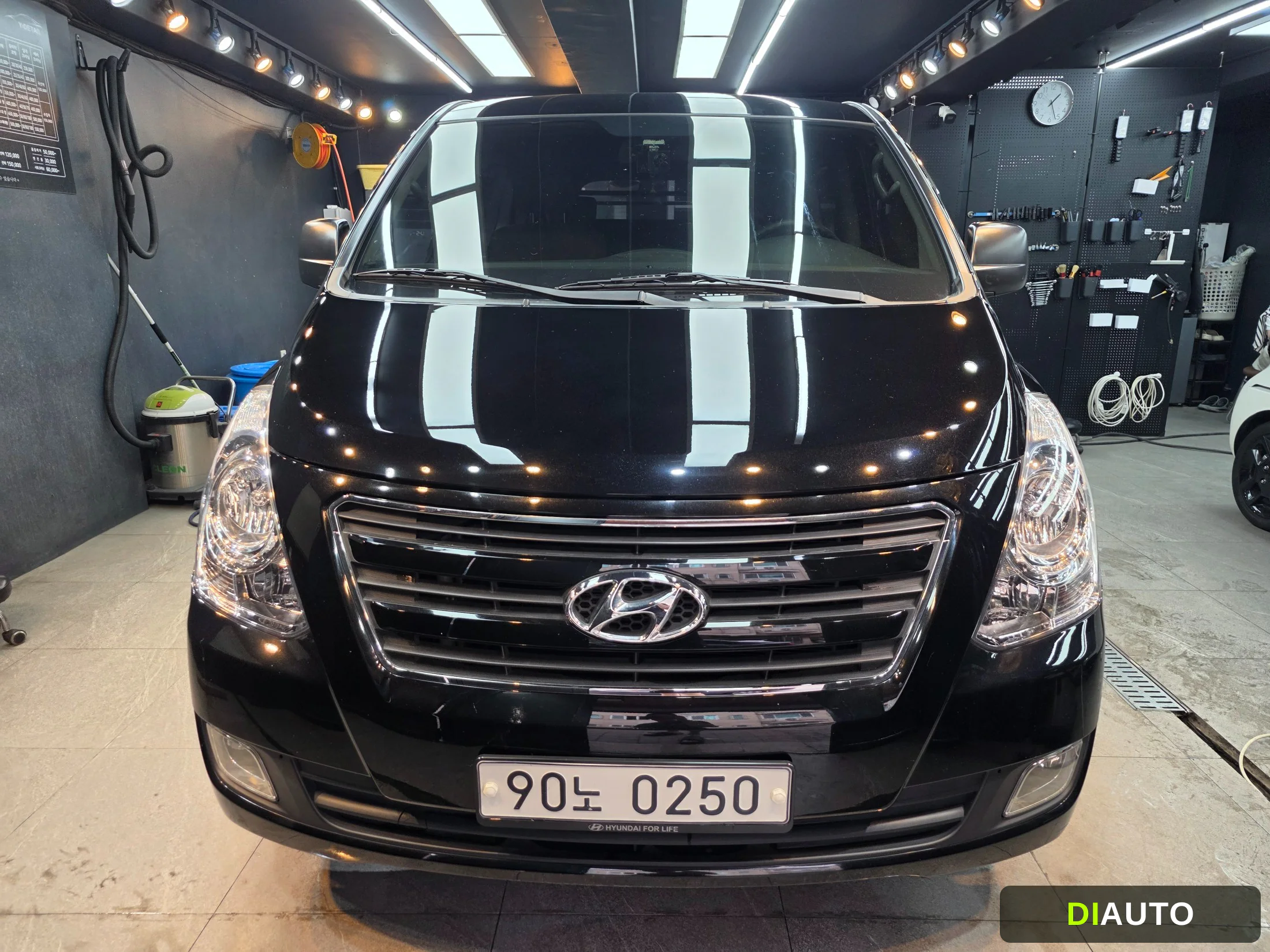 Hyundai Starex