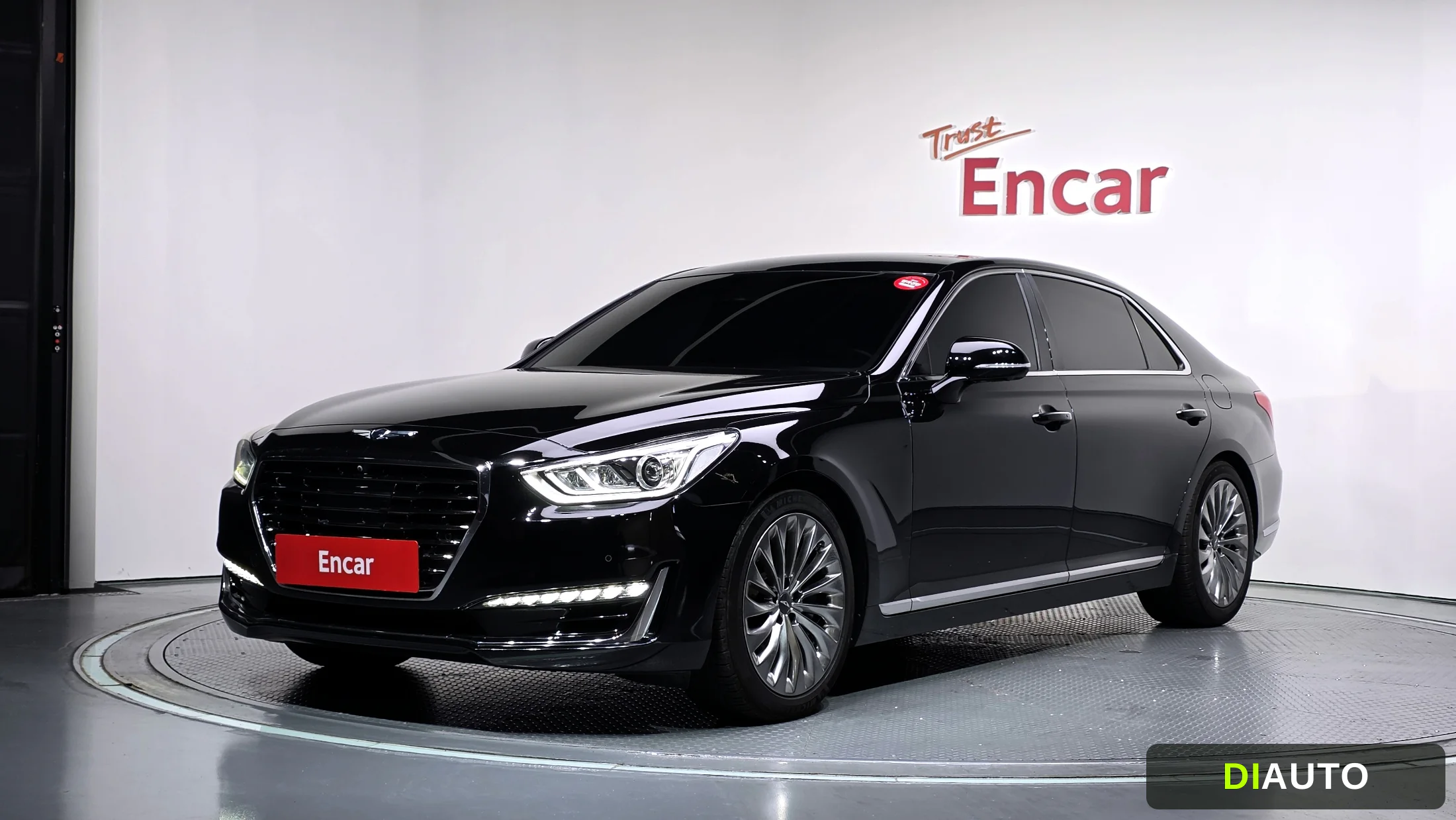 Genesis EQ900