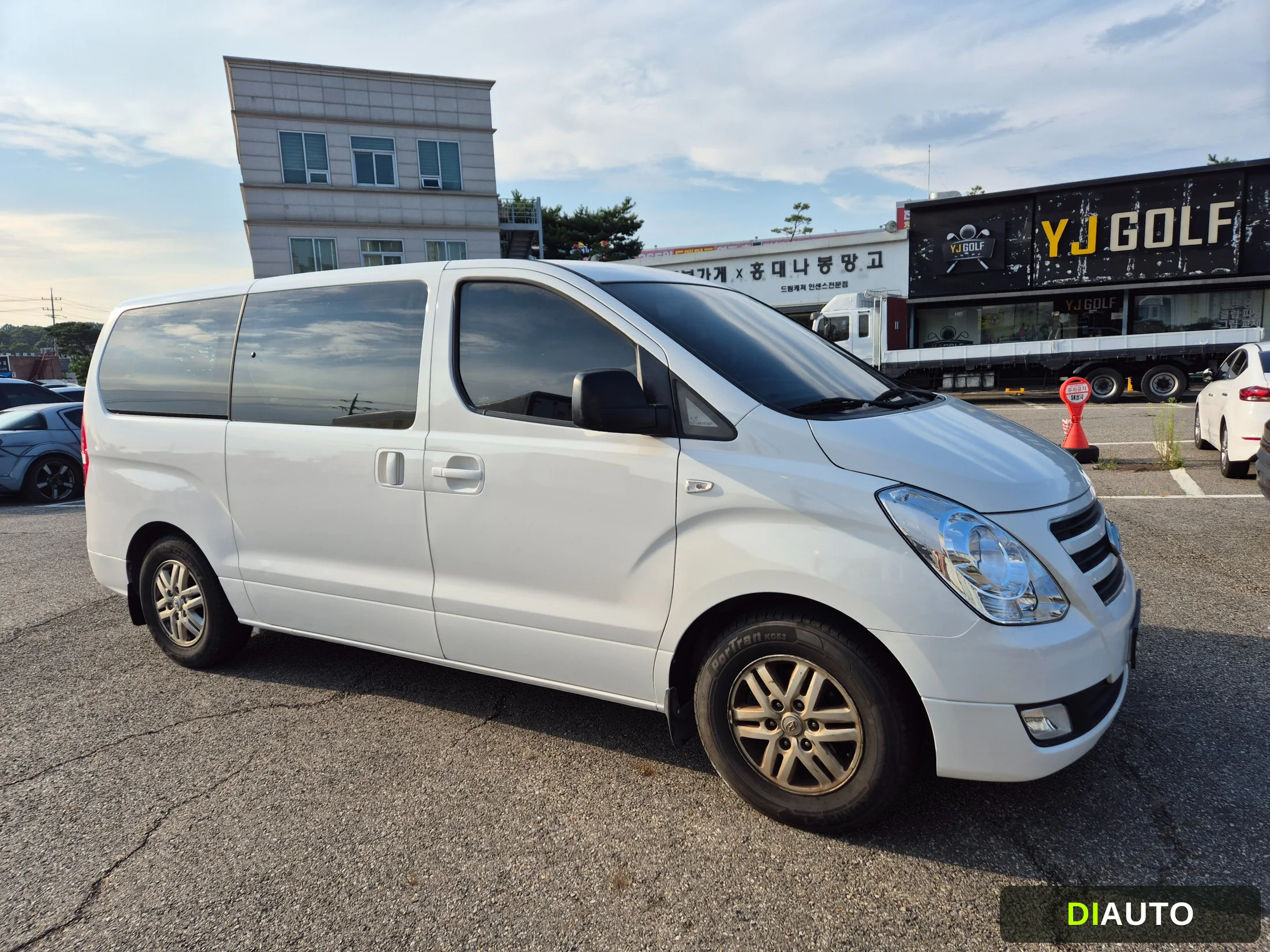 Hyundai Starex