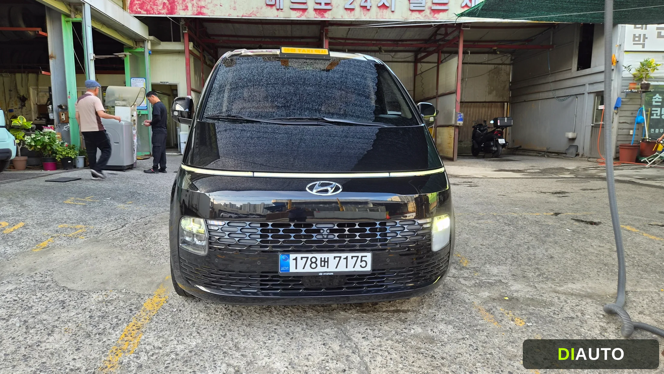 Hyundai Staria