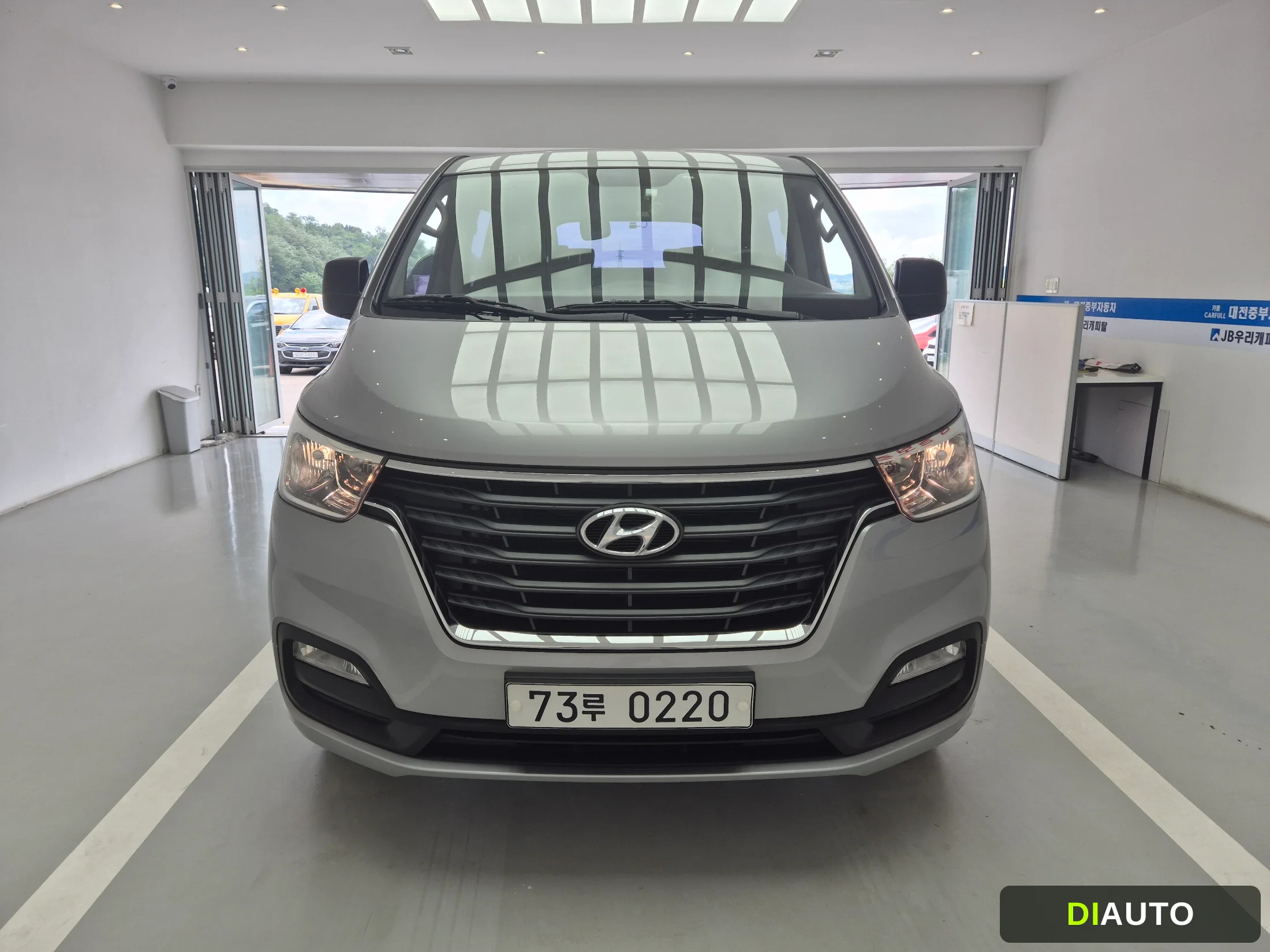 Hyundai Starex