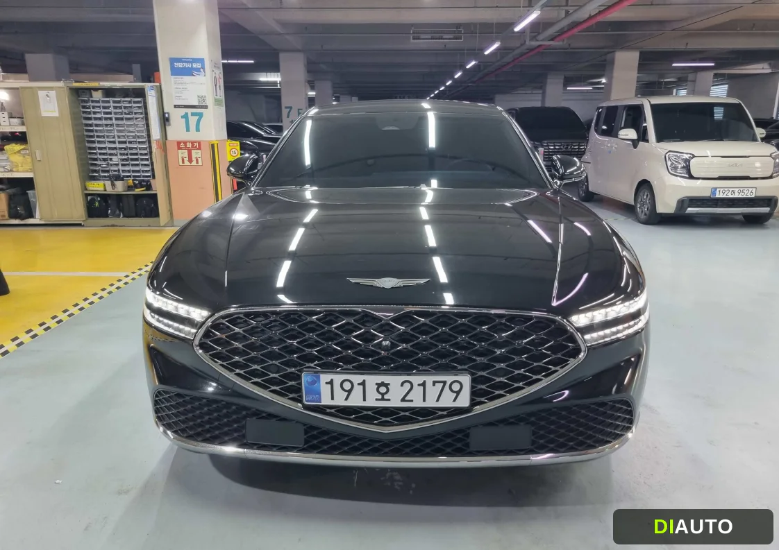 Genesis G90
